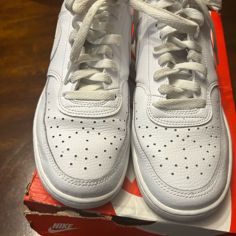 Men used nike court good condition